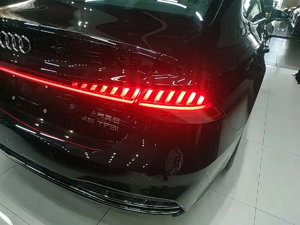 Audi A7L 2025 45 TFSI Luxury