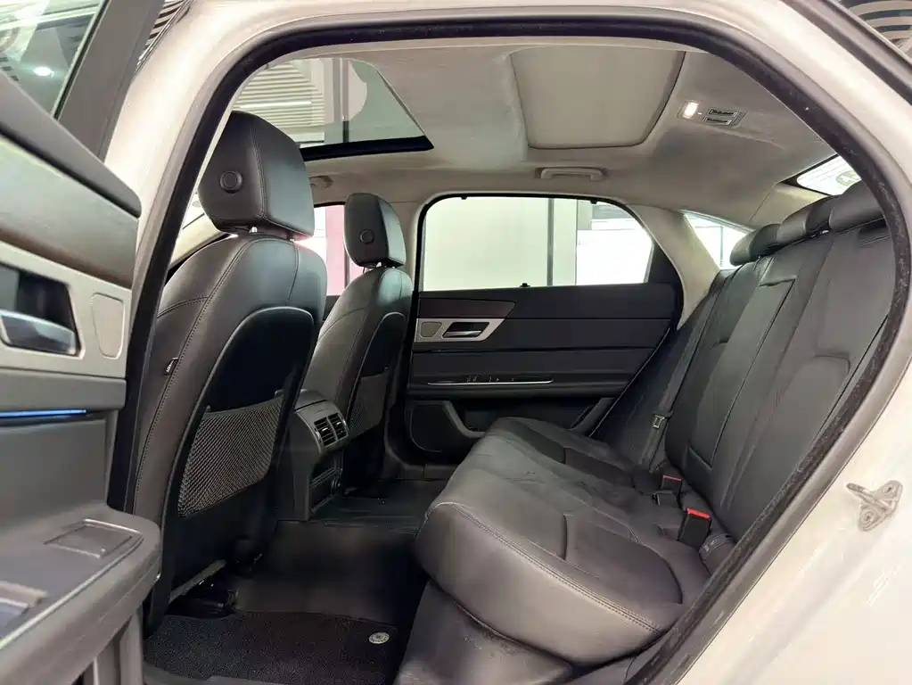 Jaguar XFL — миниатюра 9