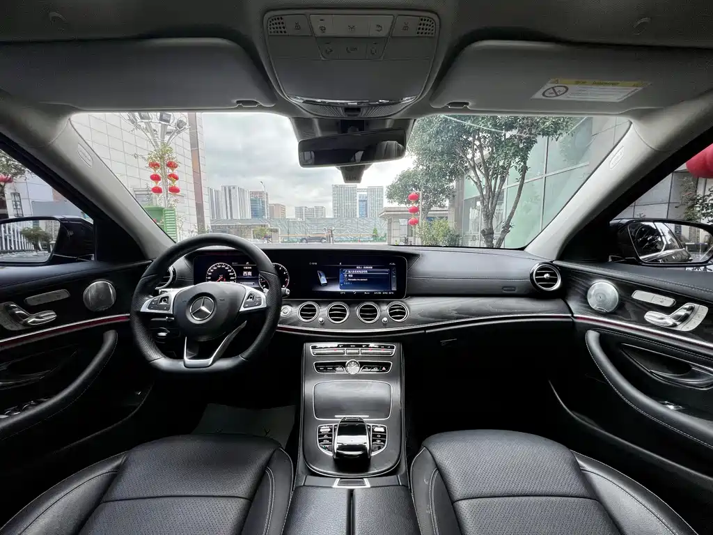 Mercedes-Benz E-Class — миниатюра 18