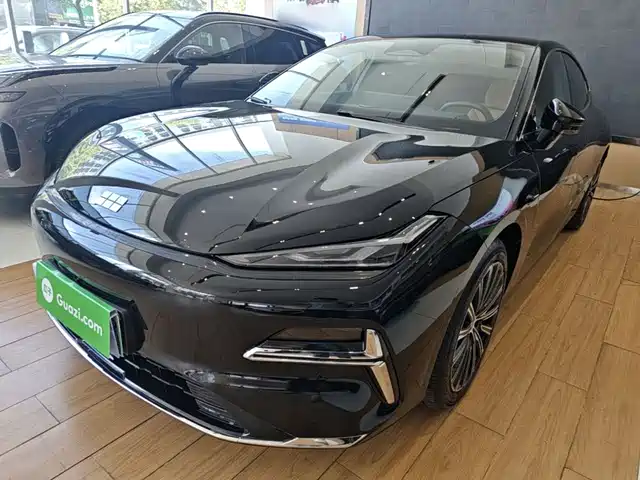 2025 Geely Galaxy Xingyao 8