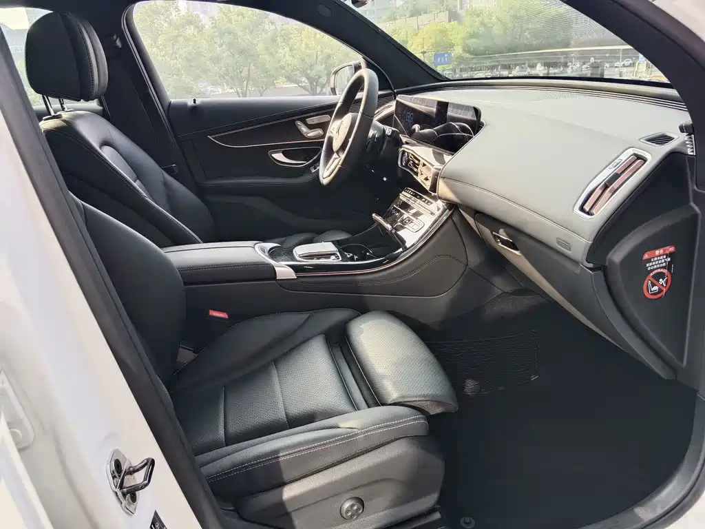 Mercedes-Benz EQC — миниатюра 13