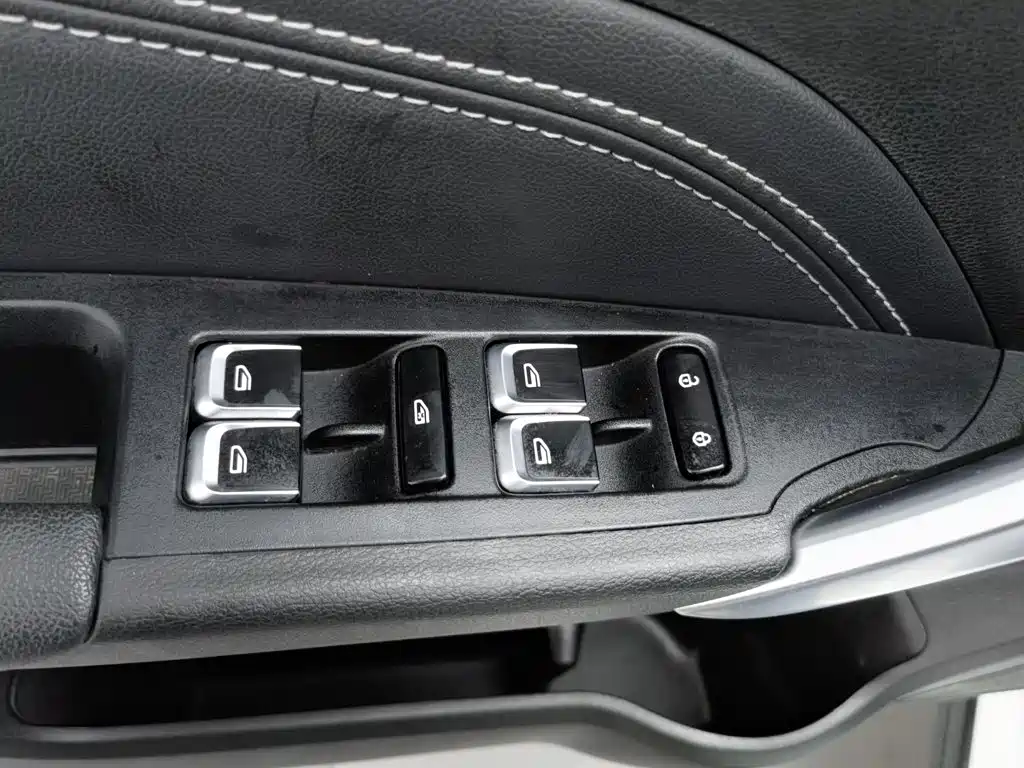 Geely Vision X3 — миниатюра 9