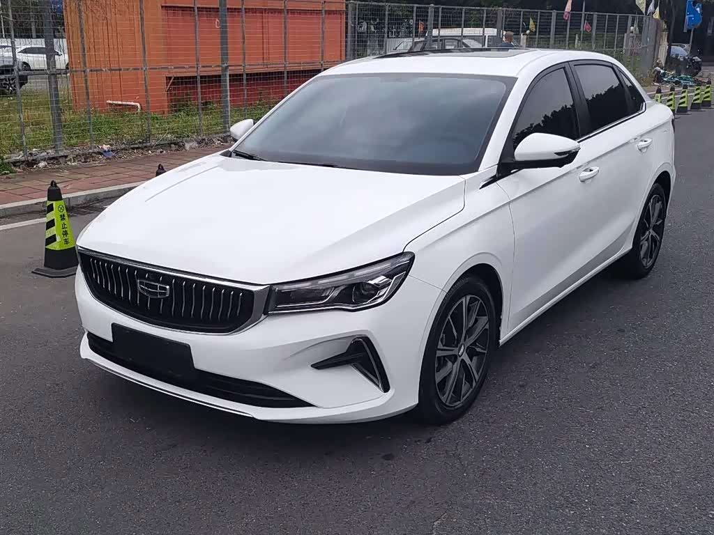 Geely Emgrand 1.5 л 2022 г. Белый, пробег 30099 км