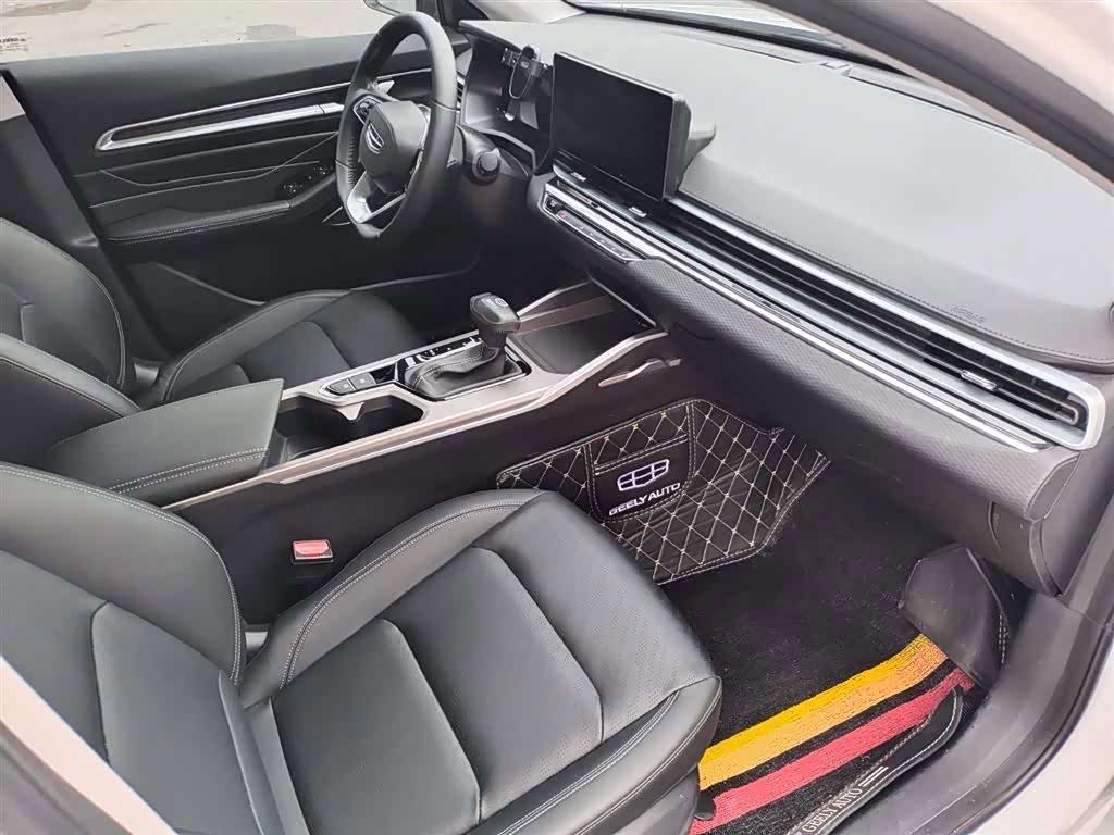 Geely Emgrand 1.5 л 2022 г. Белый, пробег 30099 км