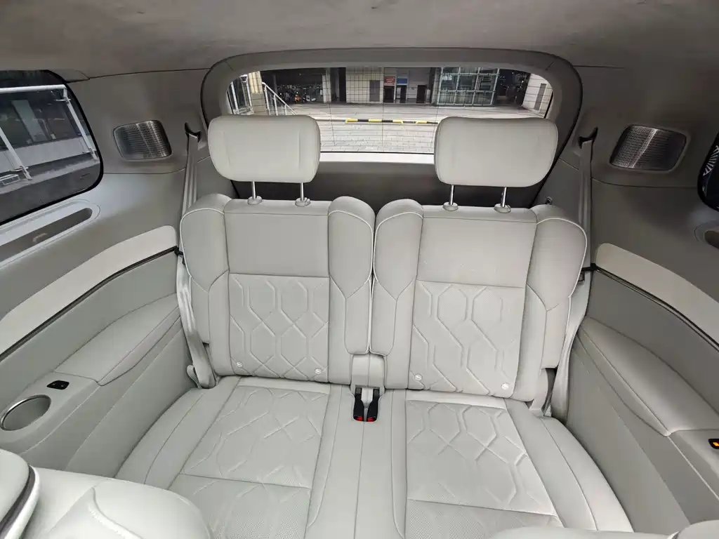 Volvo EM90 — миниатюра 17