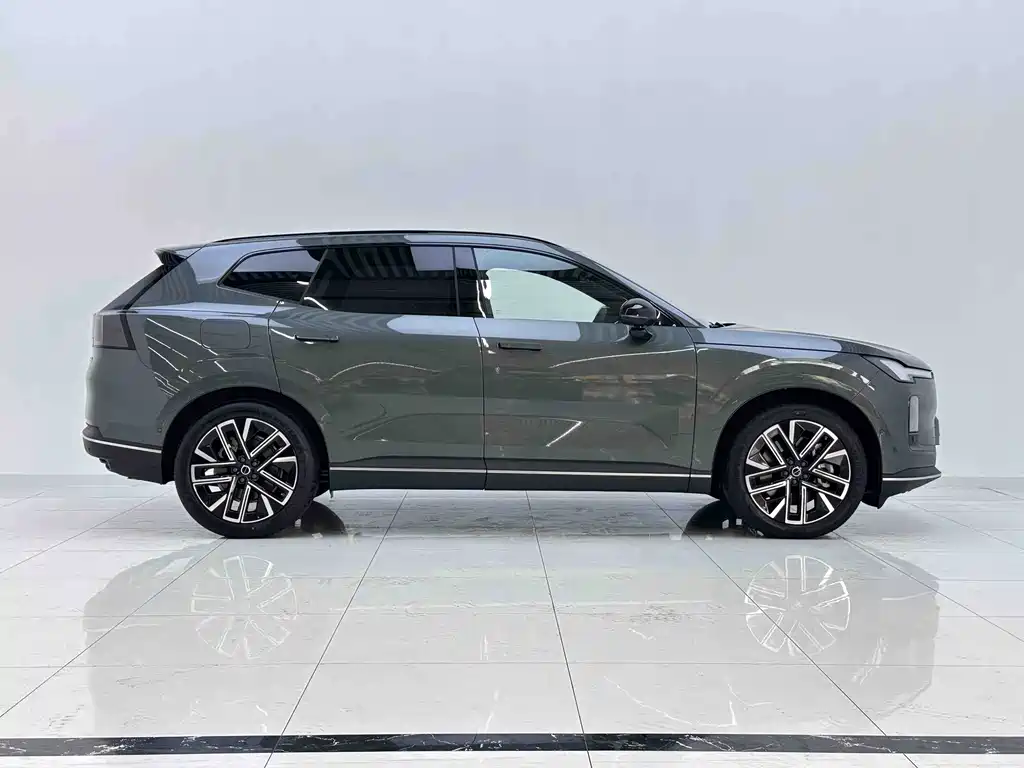 Volvo XC70 PHEV — миниатюра 7