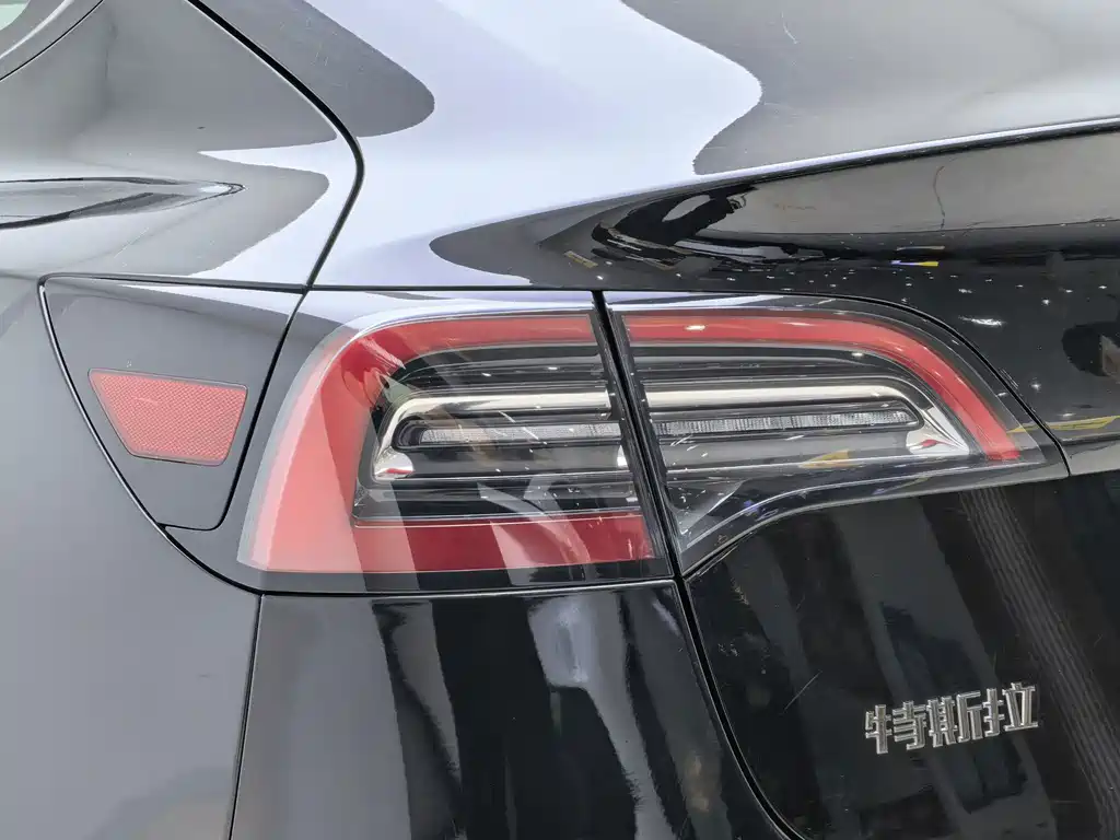 Tesla Model 3 — миниатюра 10