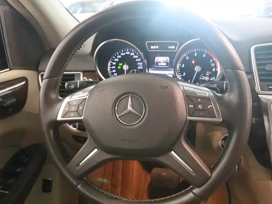 Mercedes-Benz M-Class — миниатюра 6
