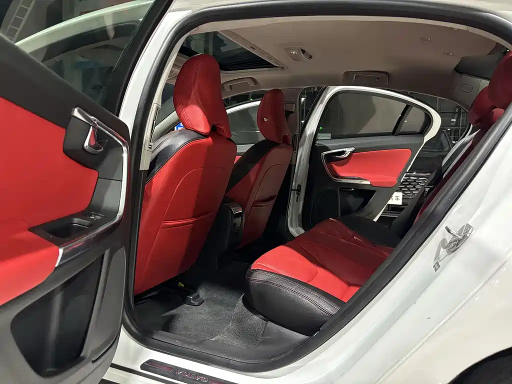 Volvo S60 — миниатюра 9