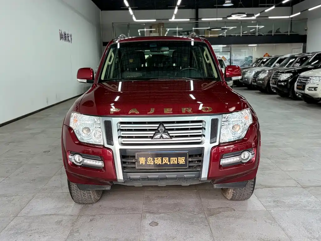 Mitsubishi Pajero (Import)