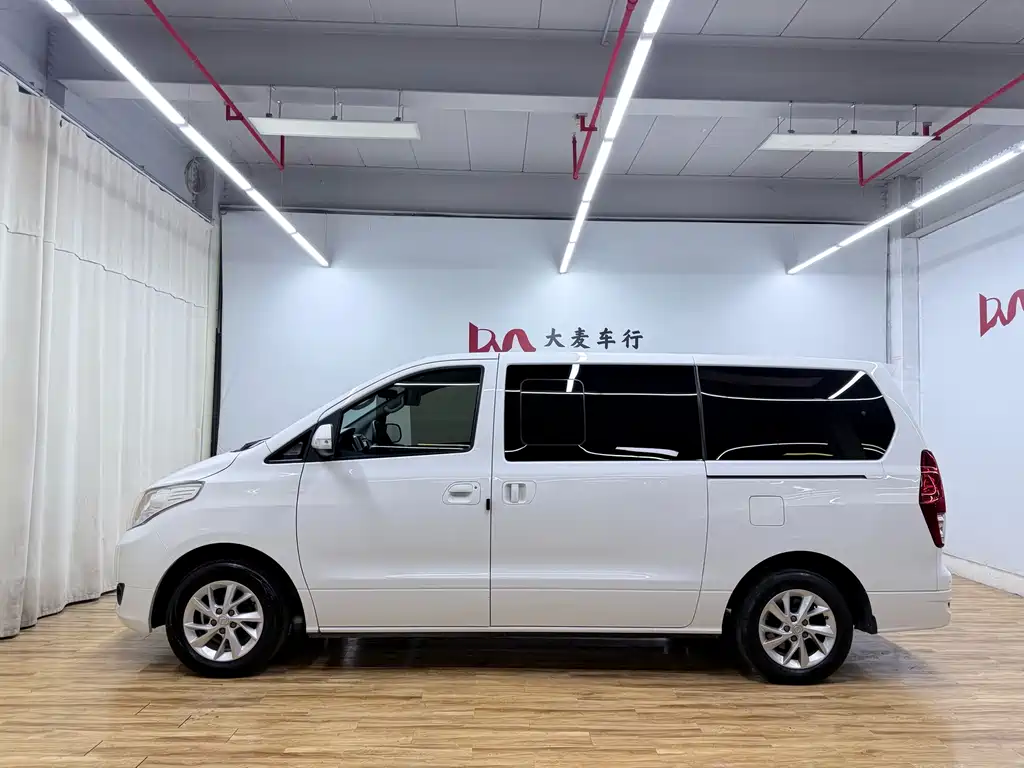 Forthing Lingzhi Plus PLUS 2021 2.0L MT Luxury 7 мест