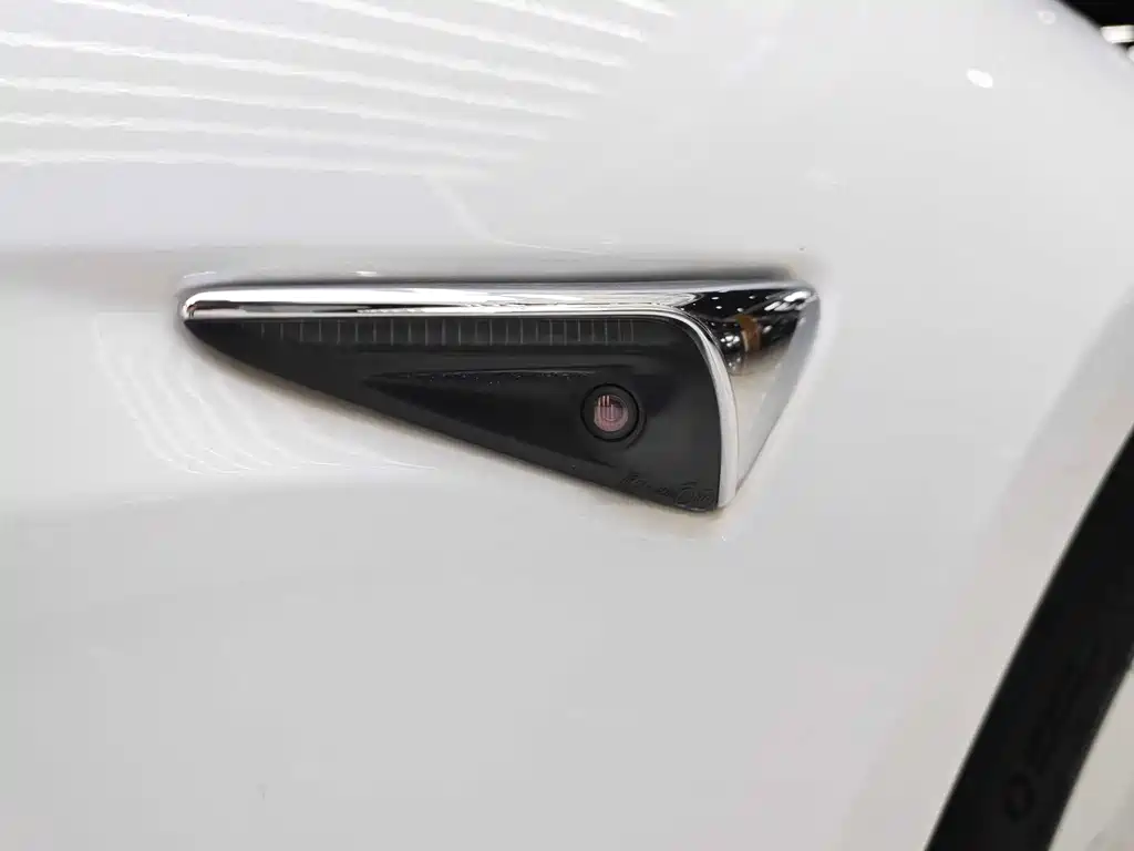 Tesla Model 3 — миниатюра 9