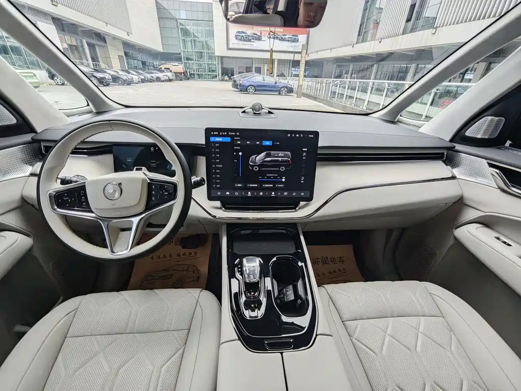 Volvo EM90 — миниатюра 23
