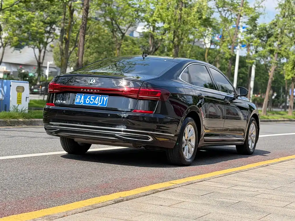 Volkswagen Passat 2022 280TSI