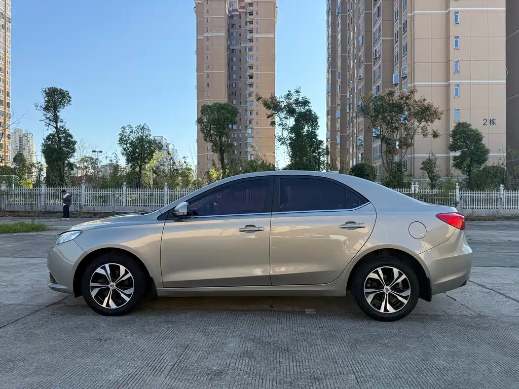 Roewe 360 — миниатюра 9