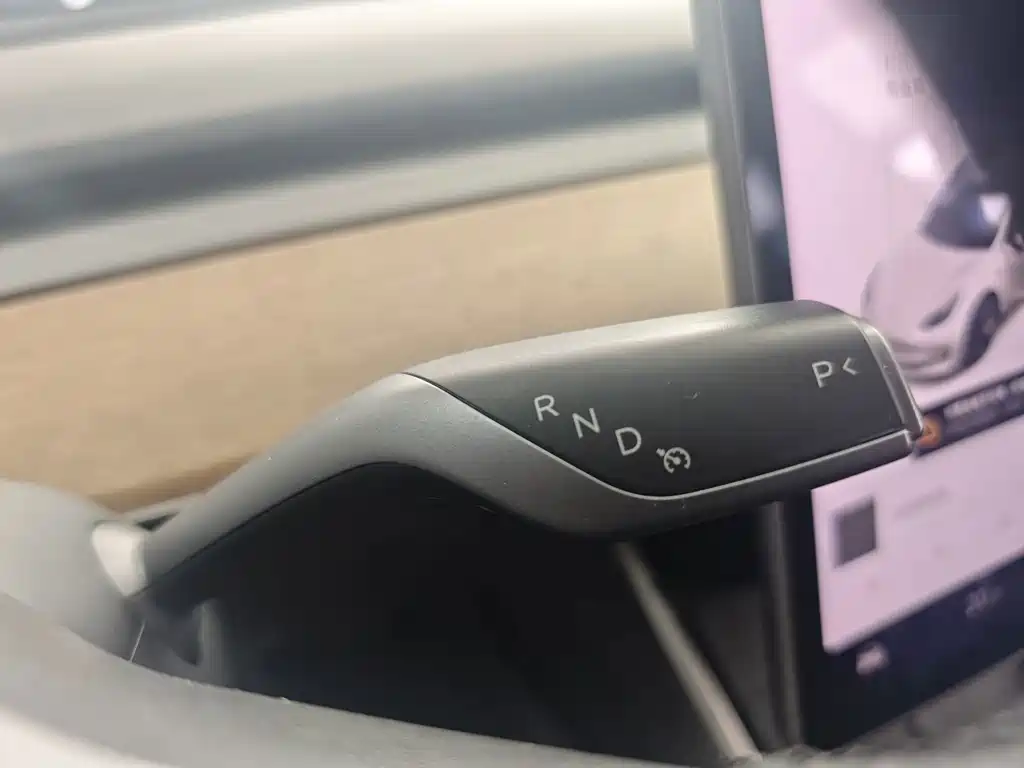 Tesla Model 3 — миниатюра 10