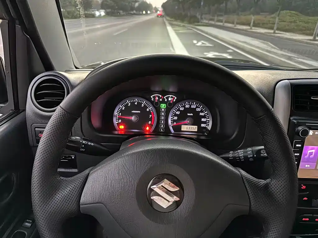 Suzuki Jimny — миниатюра 10