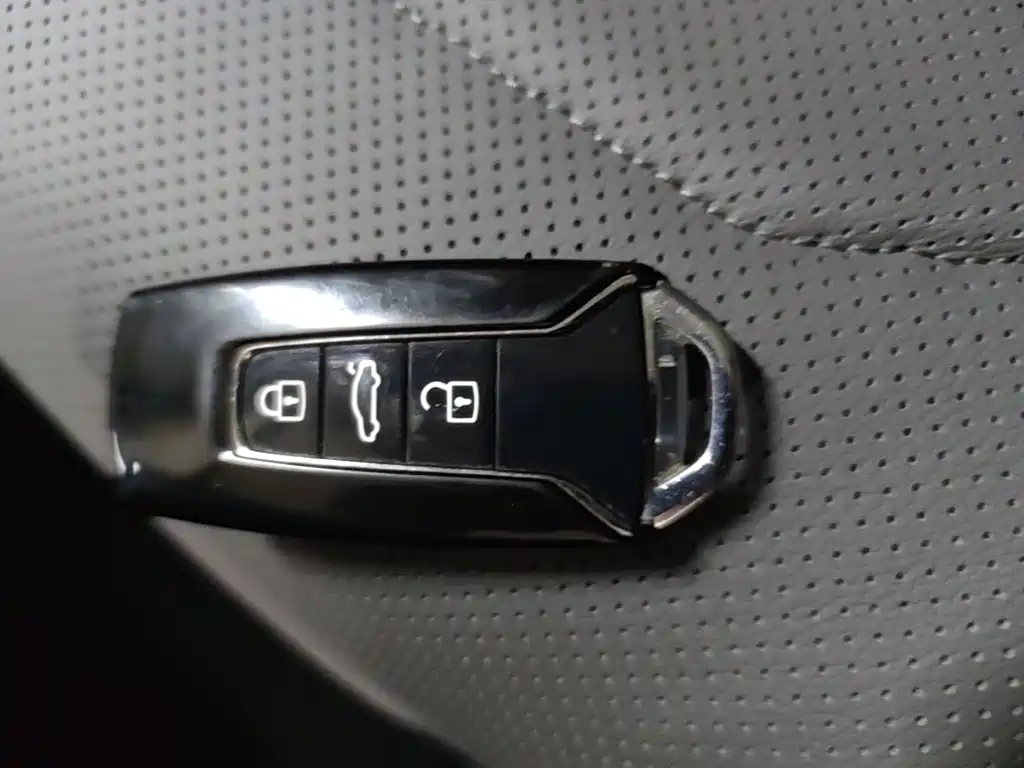 Volkswagen Touareg — миниатюра 10