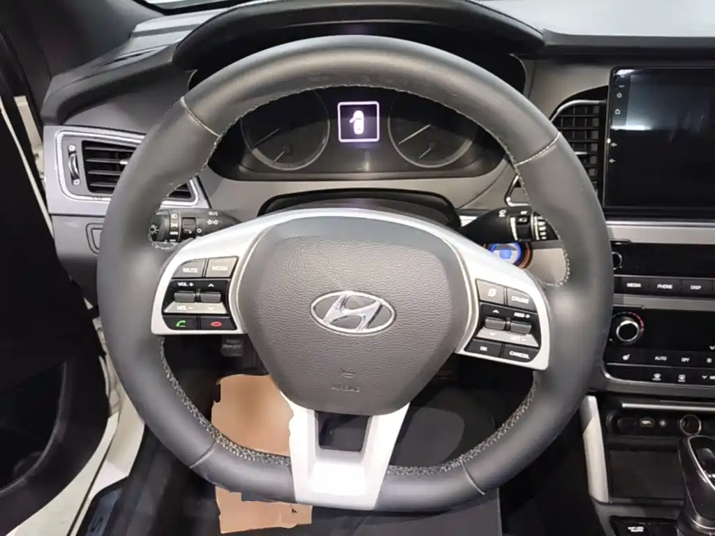 Hyundai Sonata — миниатюра 11