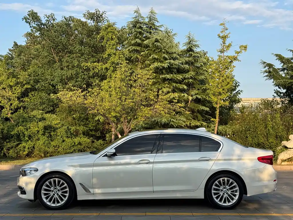 BMW 5 Series — миниатюра 4