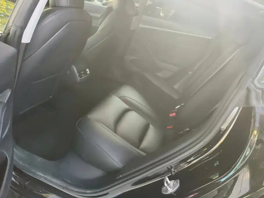 Tesla Model 3 — миниатюра 11