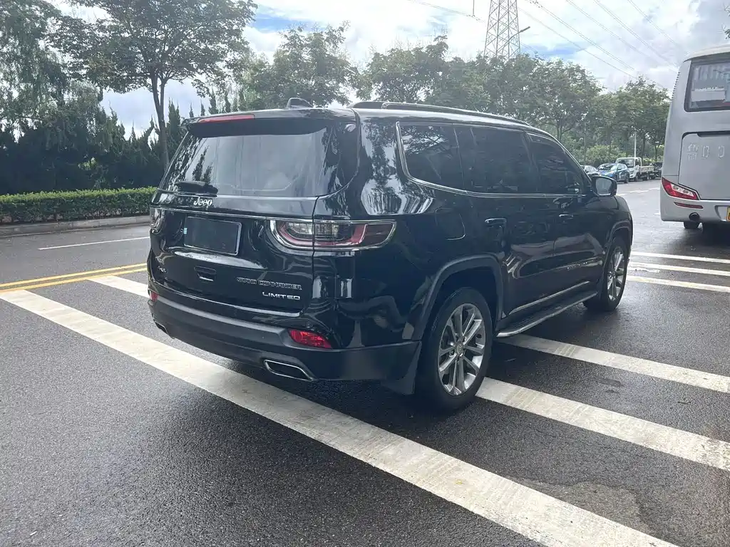Jeep Grand Commander — миниатюра 7