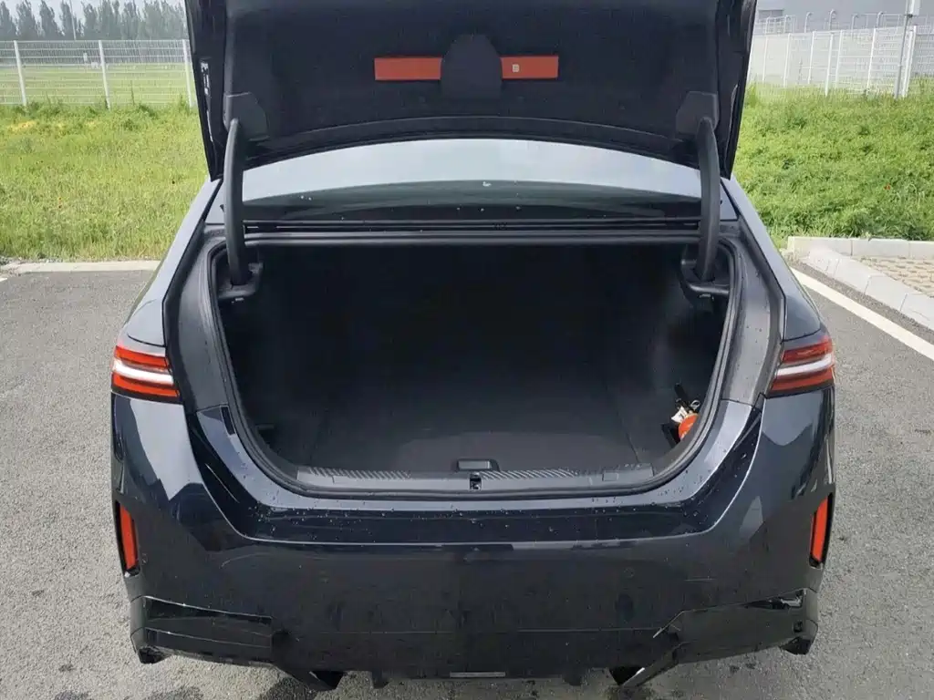 BMW i5 — миниатюра 14