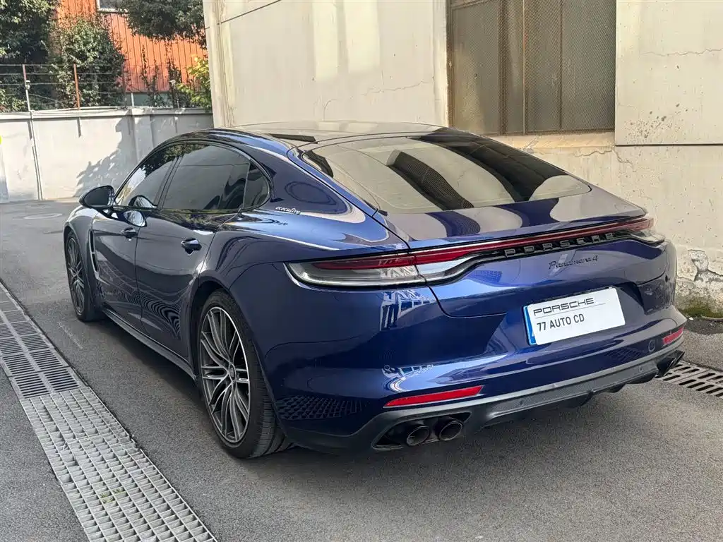 PORSCHE PANAMERA
