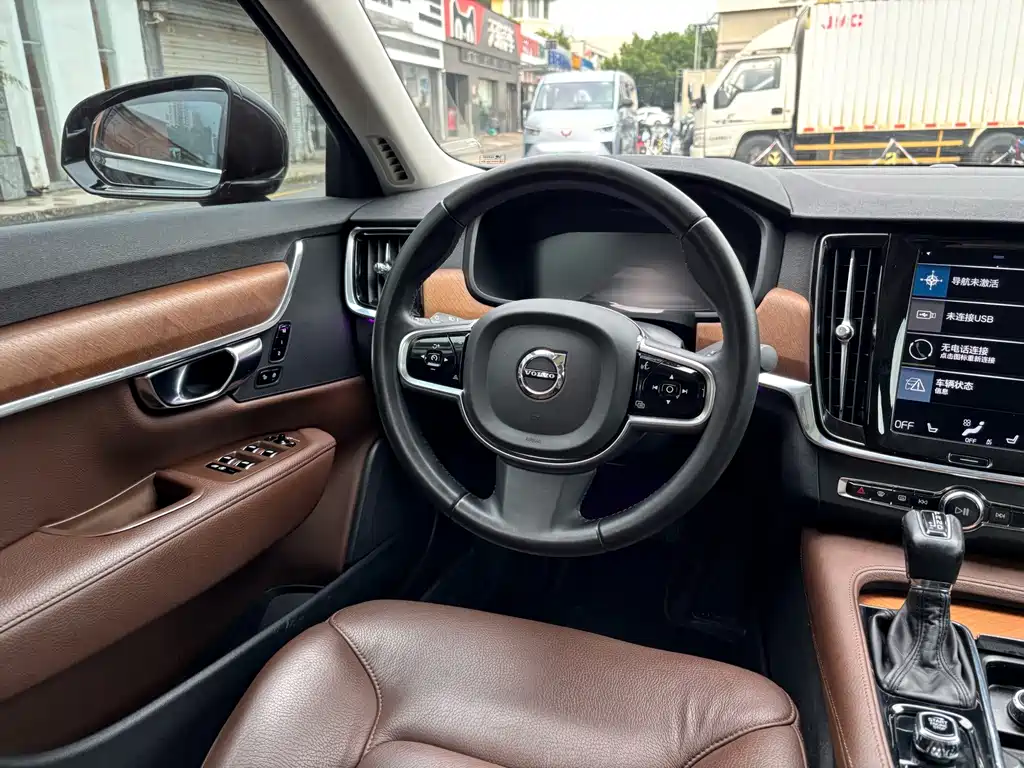 Volvo S90 — миниатюра 13