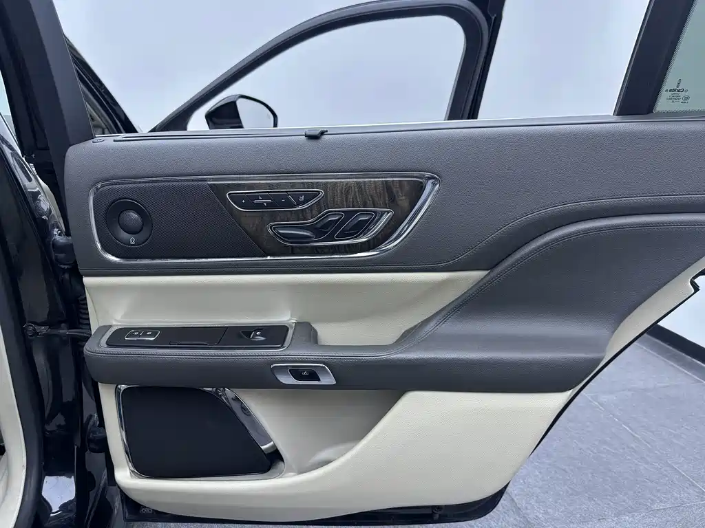 Lincoln Continental — миниатюра 23