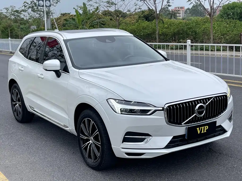 Volvo XC60 T5 4WD Smart Vision Luxury Edition, фото 3