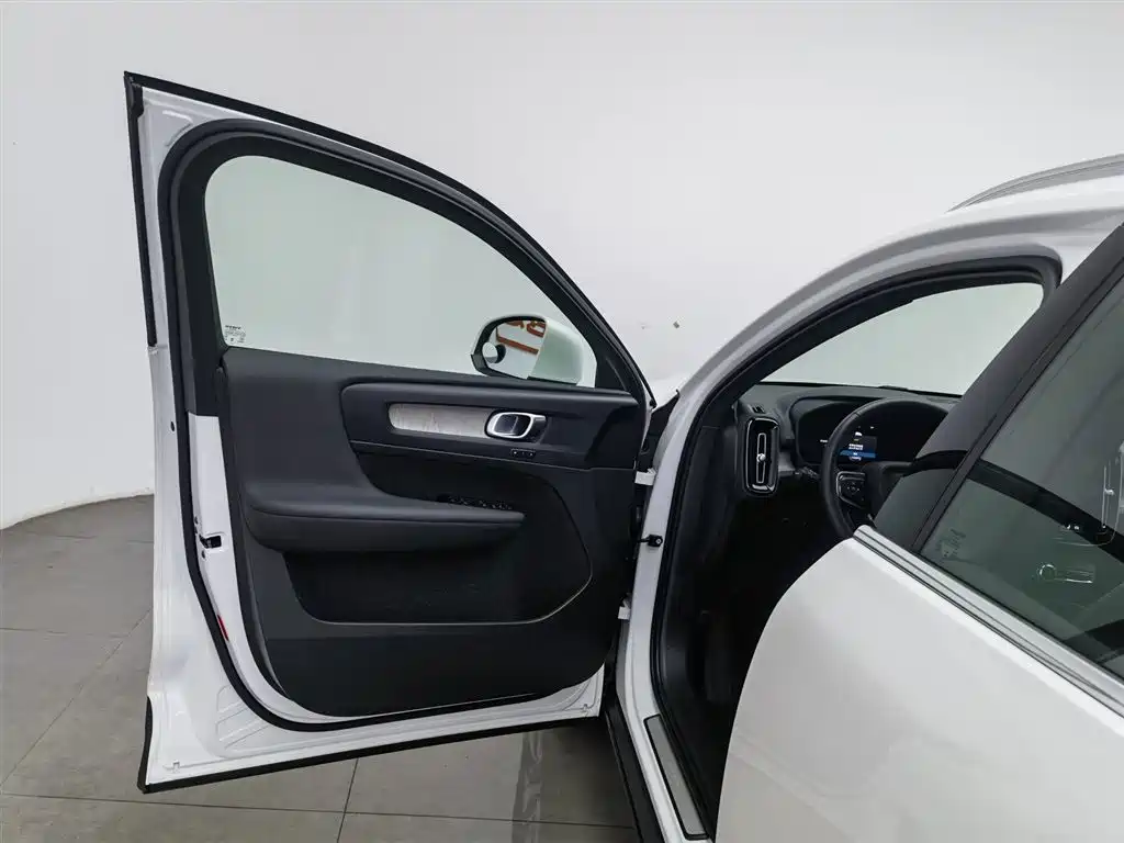 Volvo XC40 2024 B3 Luxury
