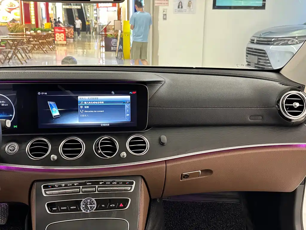 Mercedes-Benz E-Class — миниатюра 17