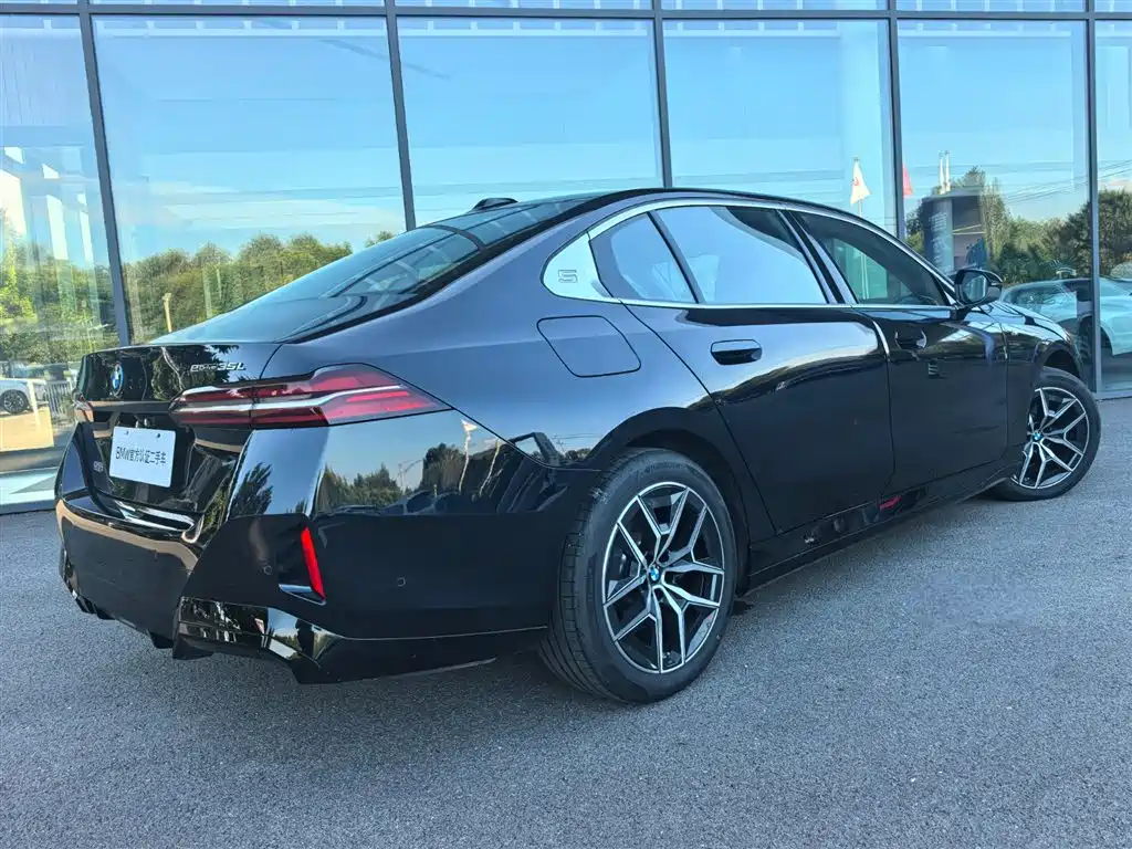 BMW i5 — миниатюра 5