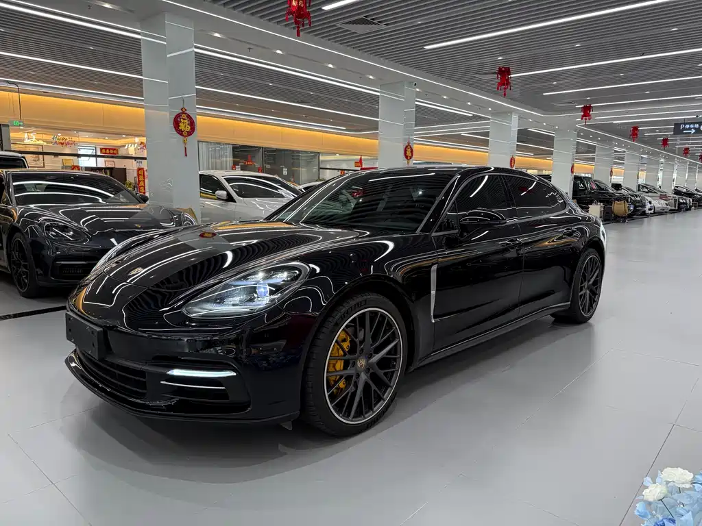 PORSCHE PANAMERA