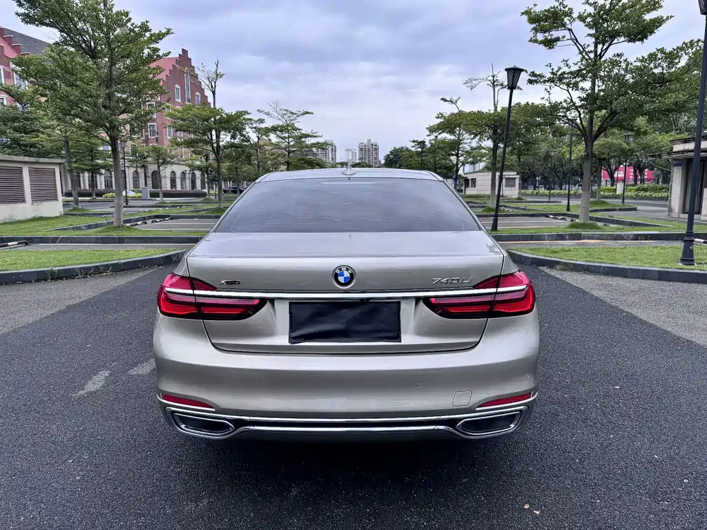 BMW 7 SERIES