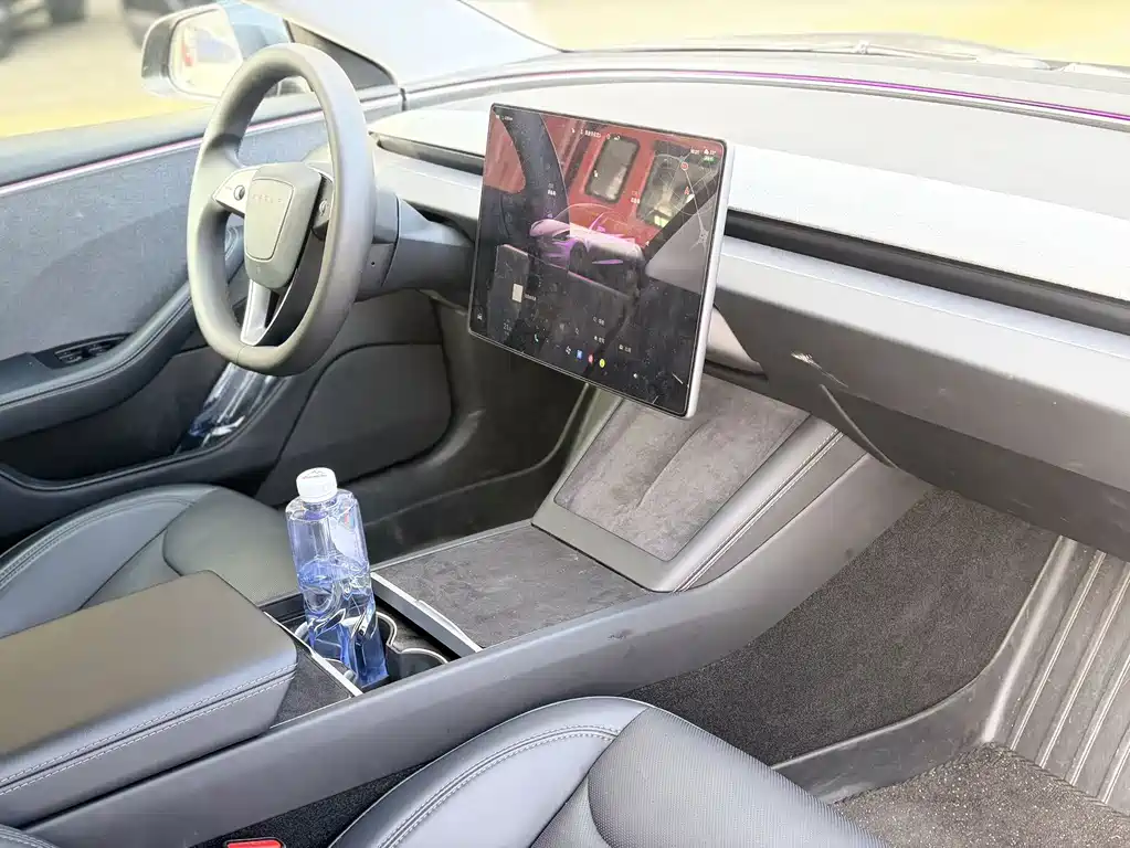Tesla Model 3 — миниатюра 9