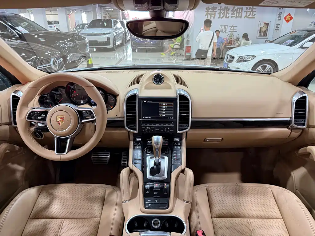 Porsche Cayenne — миниатюра 5