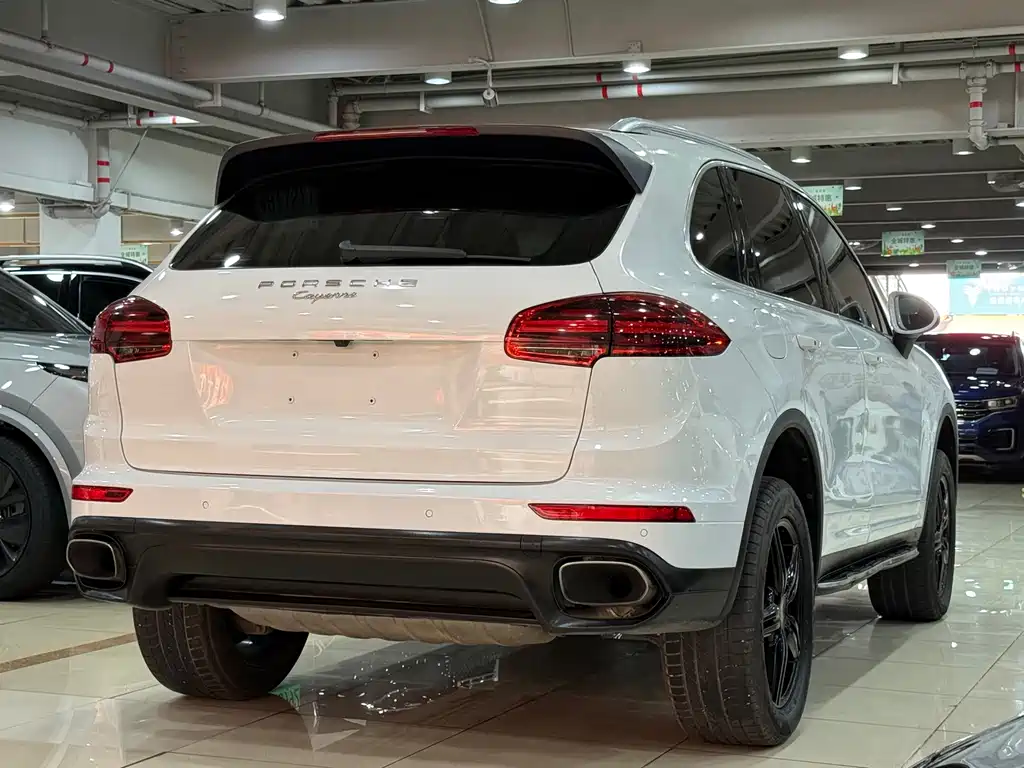 Porsche Cayenne — миниатюра 16
