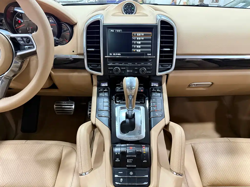 Porsche Cayenne — миниатюра 9