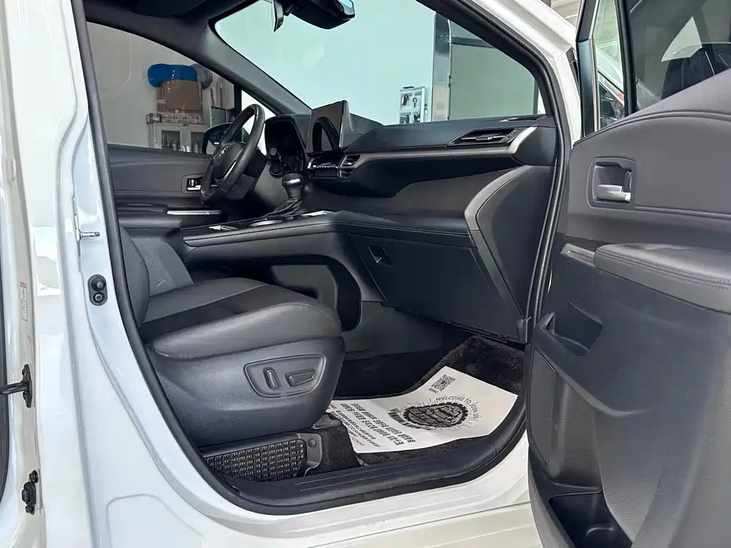 Toyota Sienna — миниатюра 9