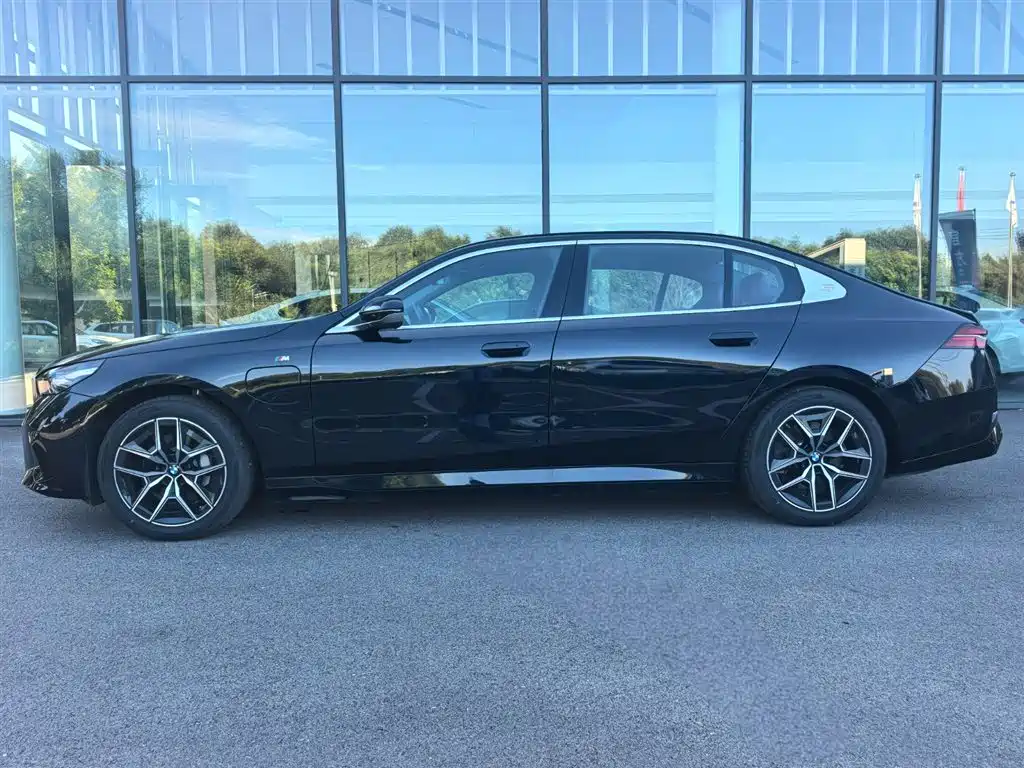 BMW i5 — миниатюра 3