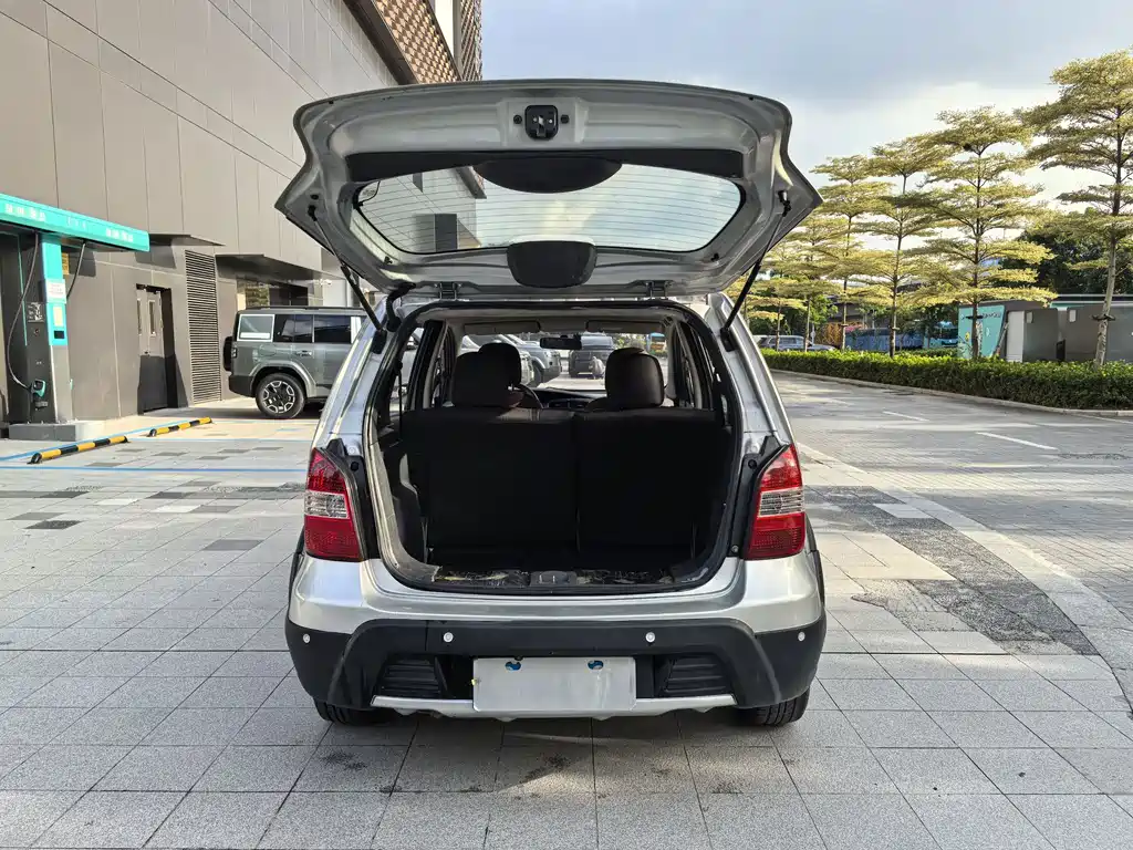 Nissan Livina — миниатюра 8