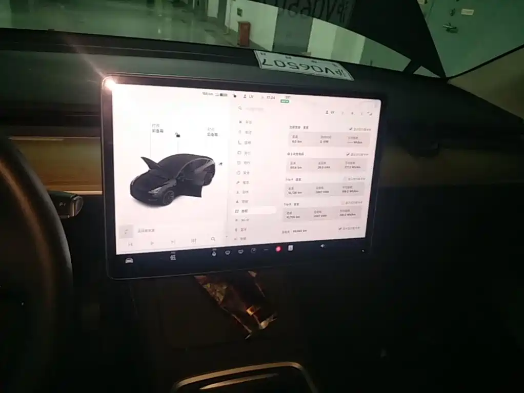 Tesla Model Y — миниатюра 13