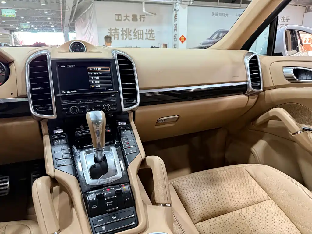 Porsche Cayenne — миниатюра 7