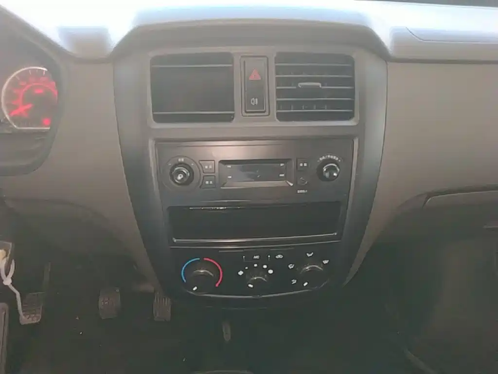Wuling Rongguang S — миниатюра 13