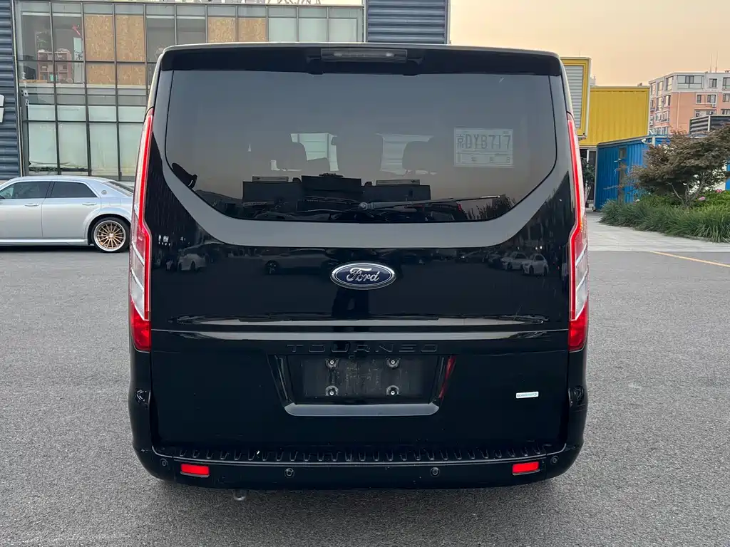 Ford Tourneo — миниатюра 4