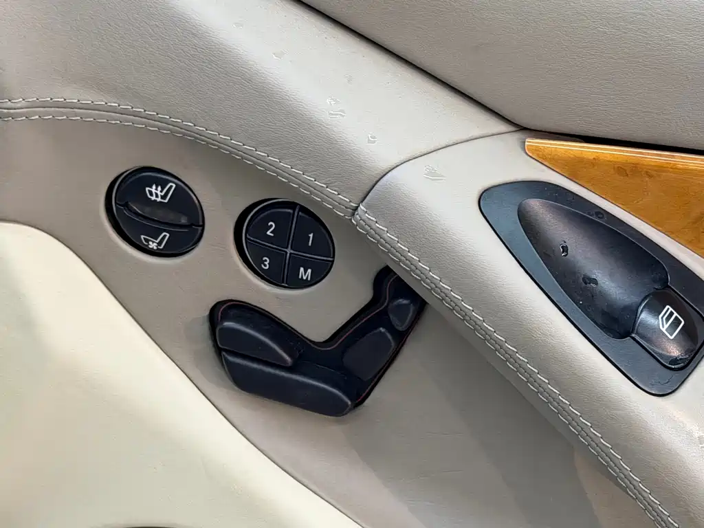 Mercedes-Benz SL-Class — миниатюра 12
