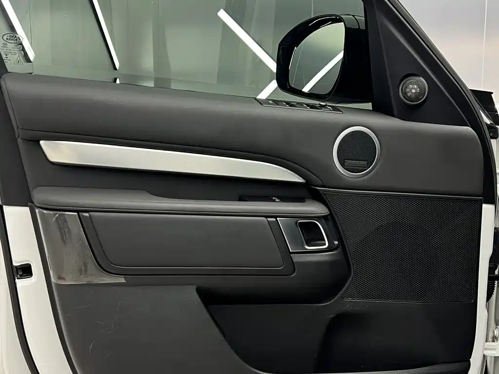 Land Rover Discovery 2020 2.0T 30
