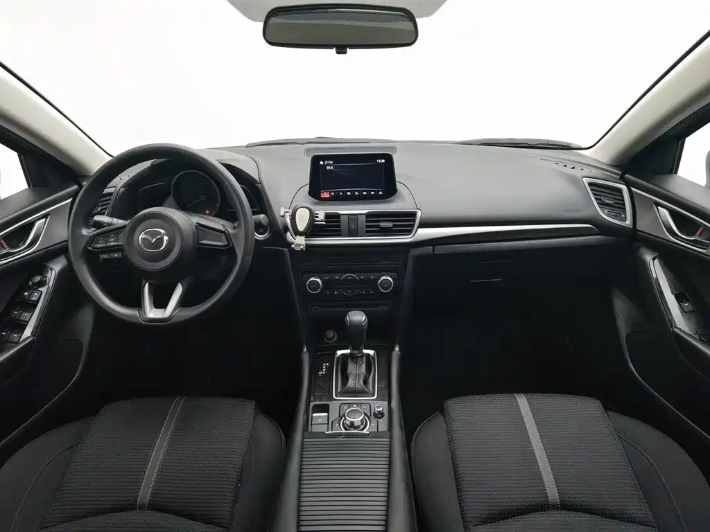 Mazda Mazda3 3 2017 1.5L AT Luxury V